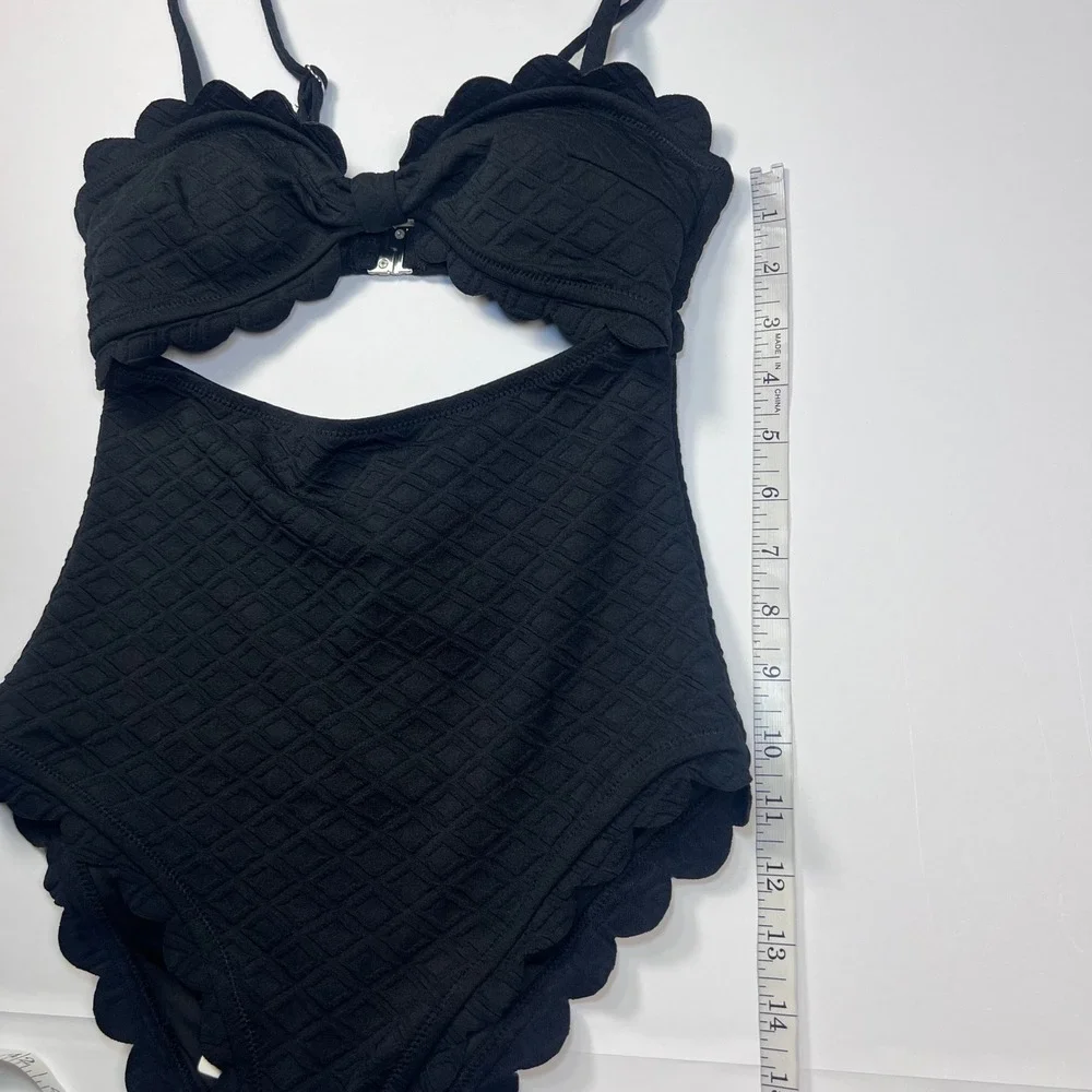 Cupshe One Piece Swimsuit Size Small Black Scalloped Cutout‎ Textured Monokini